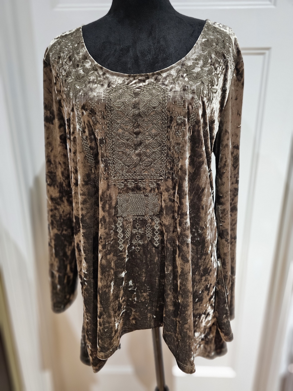 Tribal Western Style Brown Crushed Velvet Long-Sleeve Top with Front Embroidery